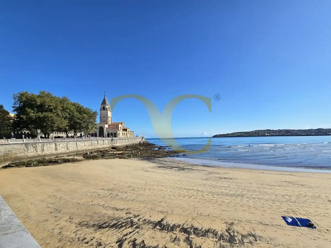 Vista exterior de Piso en venta en Gijón  con Calefacción