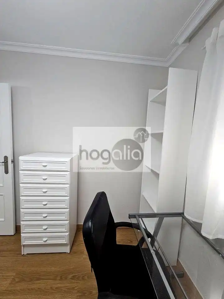 Bedroom of Flat for rent in Sevilla  with Air Conditioner, Terrace and Furnished