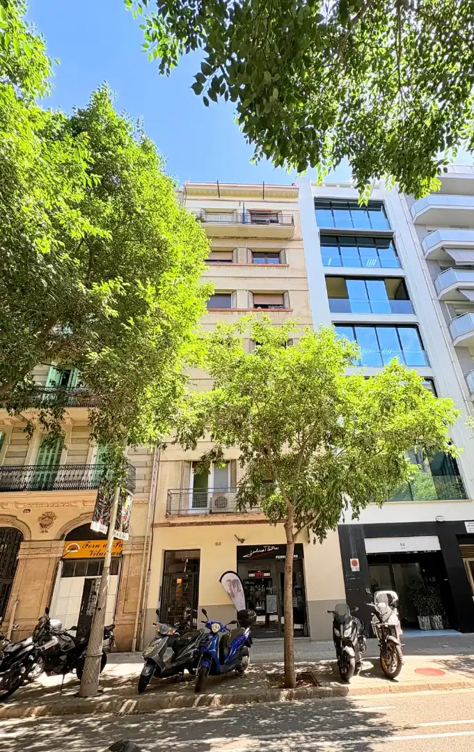Exterior view of Flat for sale in Barcelona  with Heating, Parquet flooring and Oven
