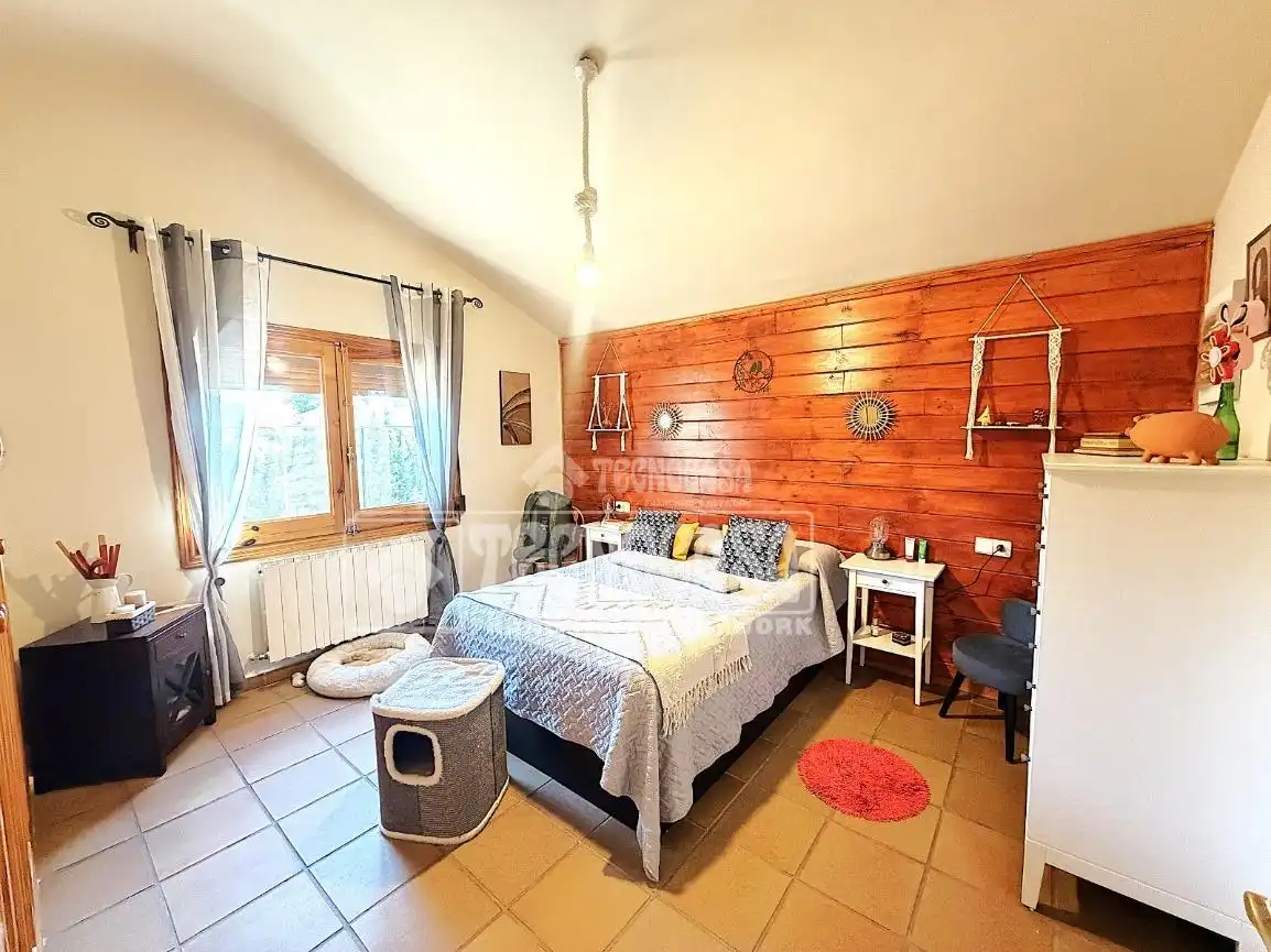 Dormitori de Casa o xalet en venda en Arcas del Villar amb Calefacció, Jardí privat i Traster