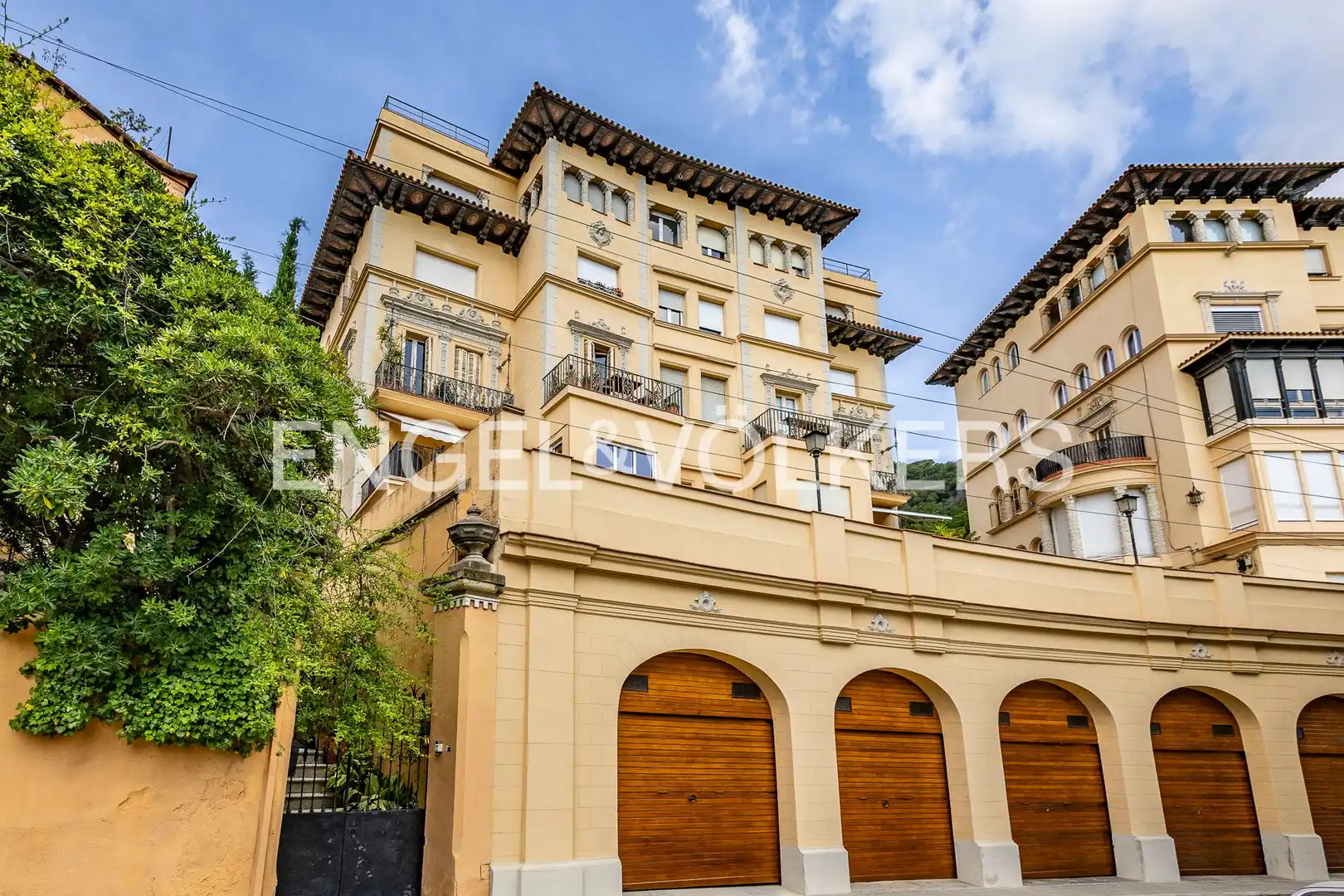 Vista exterior de Piso en venta en Barcelona con Calefacción y Terraza