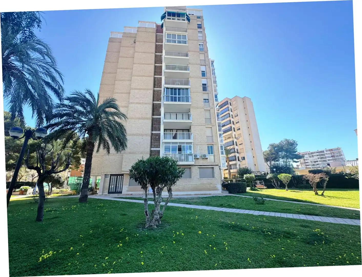 Außenansicht von Wohnungen zum Verkauf in Alicante / Alacant mit Terrasse und Möbliert
