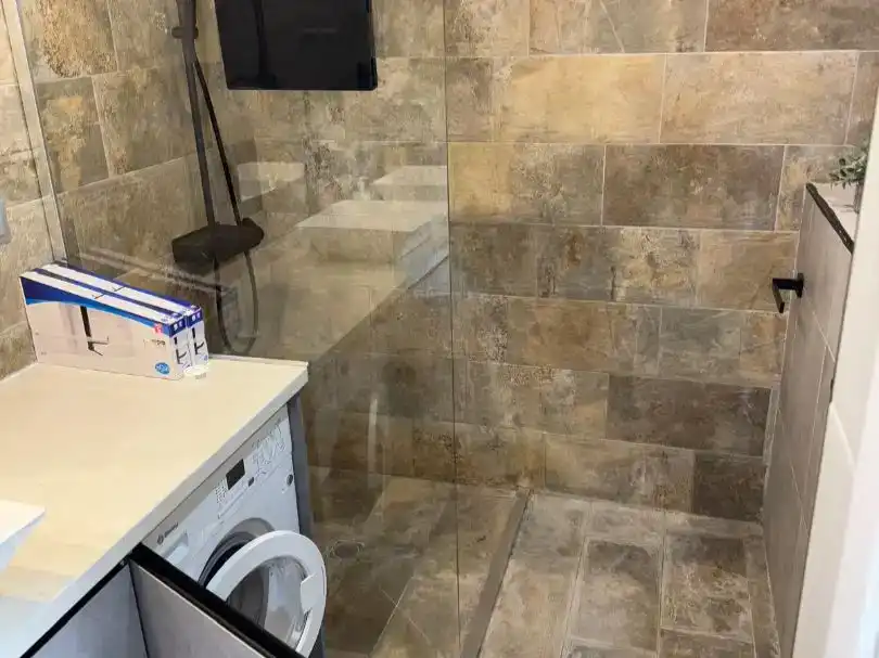 Badezimmer von Wohnung zur Miete in Marbella mit Klimaanlage, Schwimmbad und Möbliert