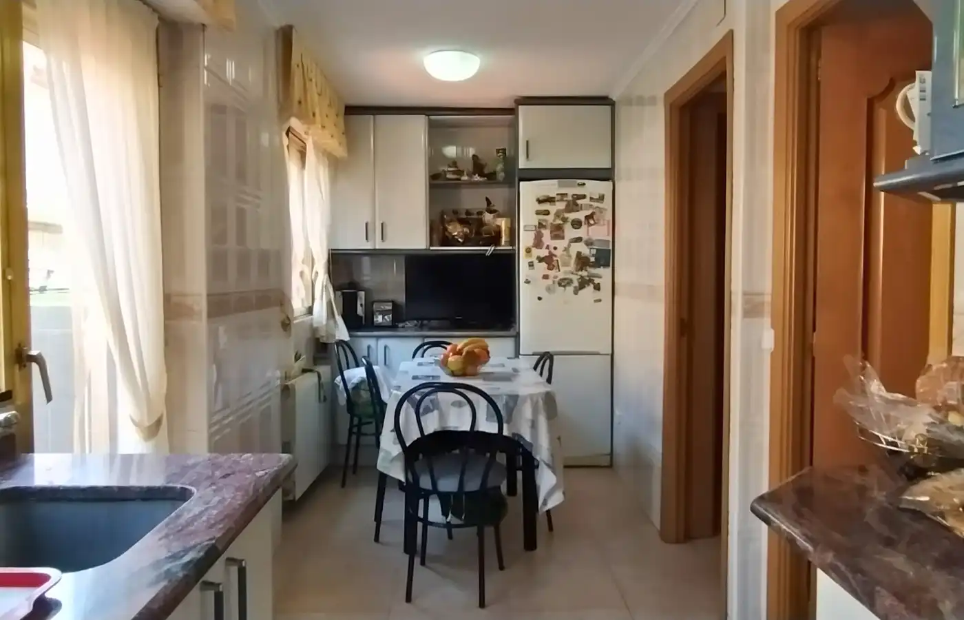 Cuina de Casa adosada en venda en Daganzo de Arriba amb Aire condicionat, Jardí privat i Terrassa