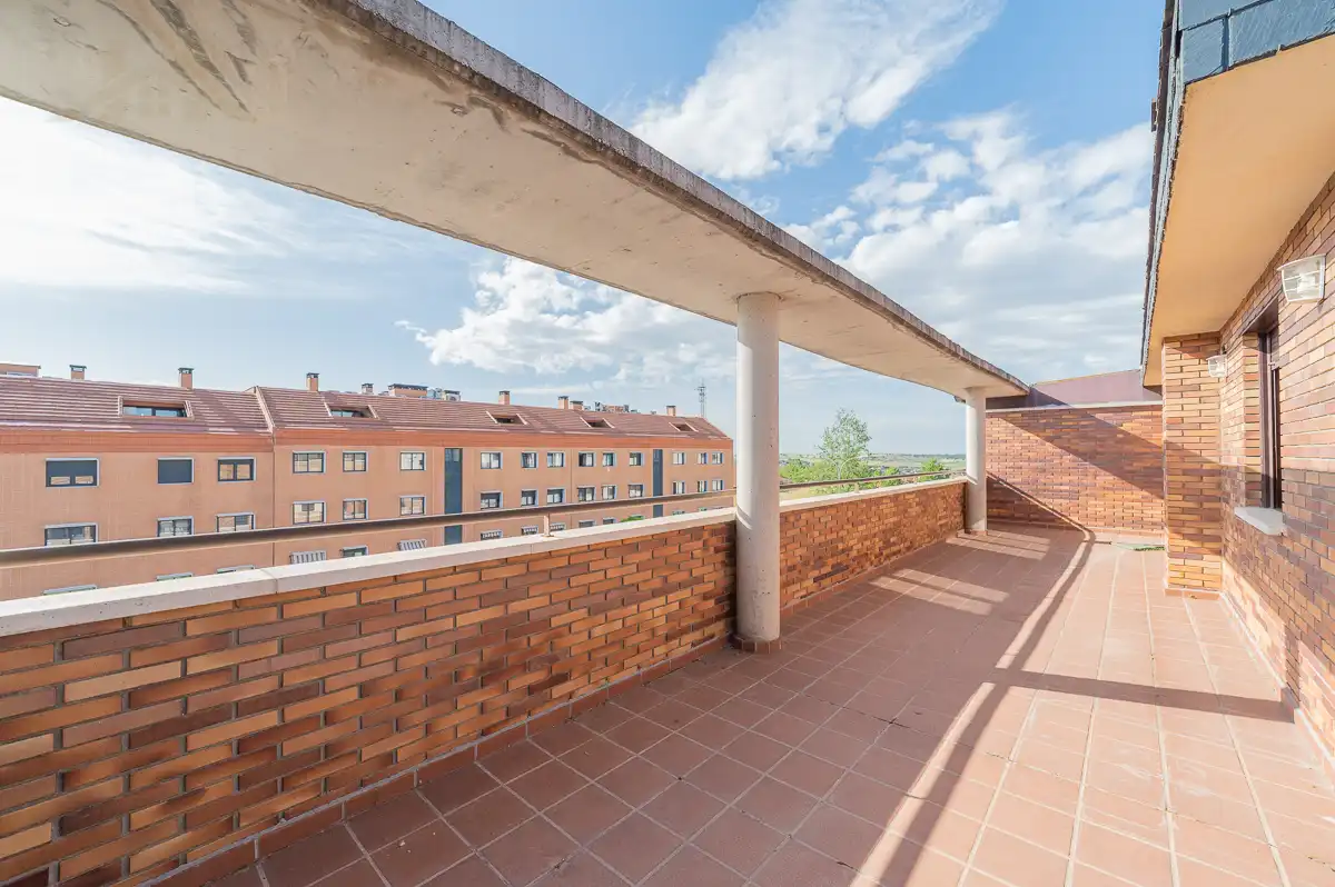 Terraza de Ático en venta en Arroyomolinos (Madrid) con Aire acondicionado, Calefacción y Jardín privado