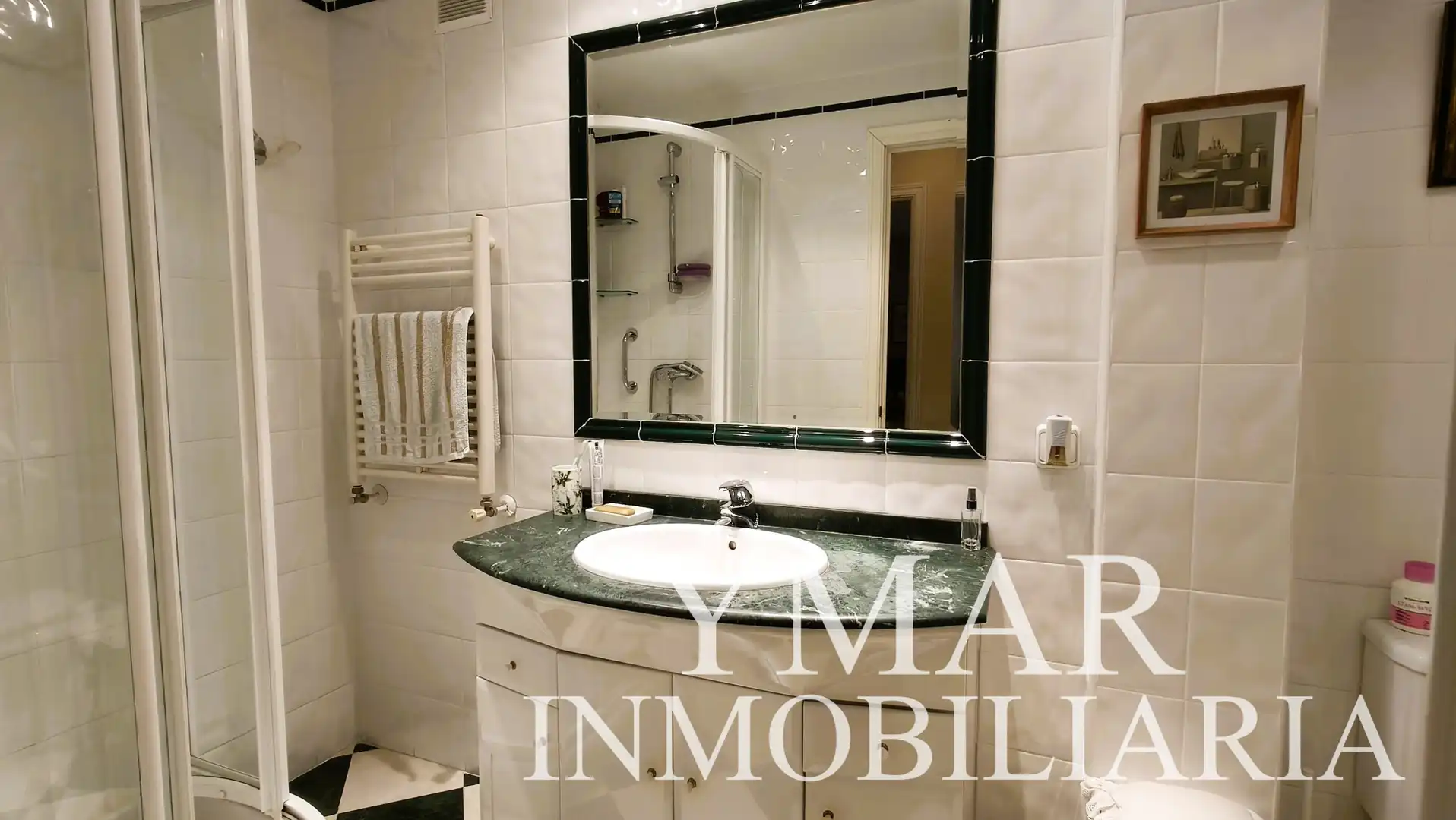 Bathroom of Flat for sale in Móstoles  with Air Conditioner, Heating and Parquet flooring