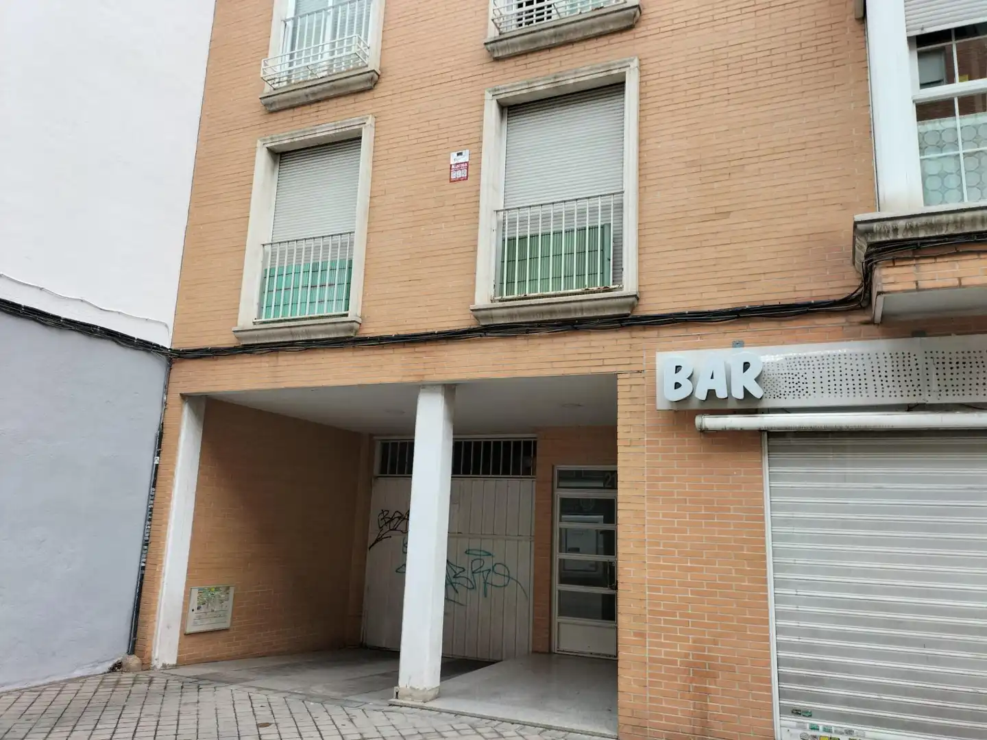 Außenansicht von Wohnung zum Verkauf in Madrid