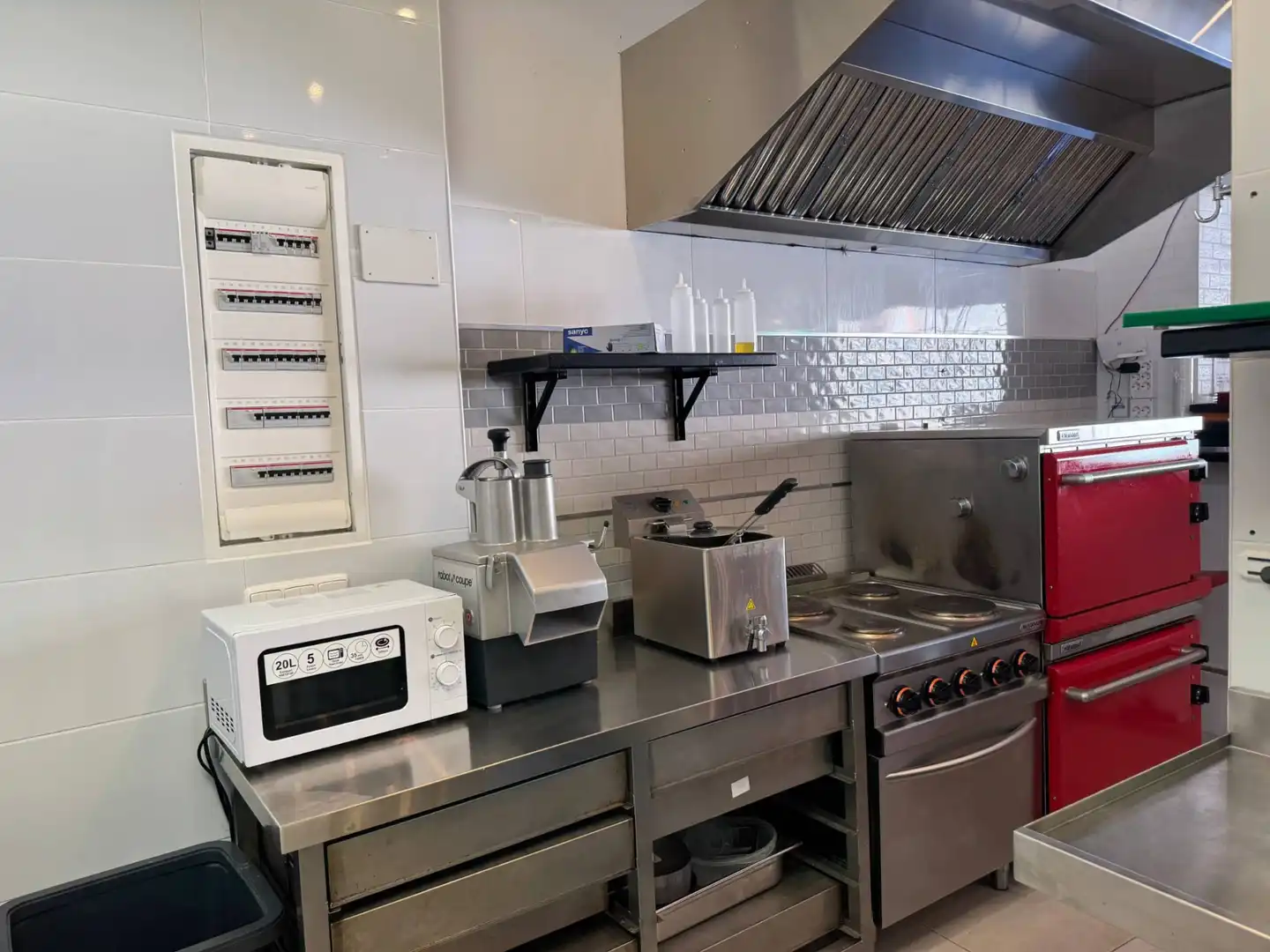 Local comercial en traspàs a Nueva Andalucía