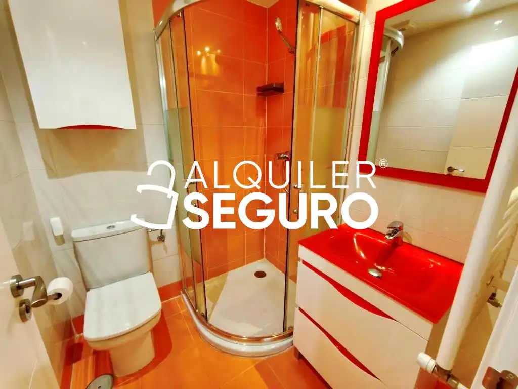 Bathroom of Flat for rent in Móstoles  with Air Conditioner, Heating and Terrace