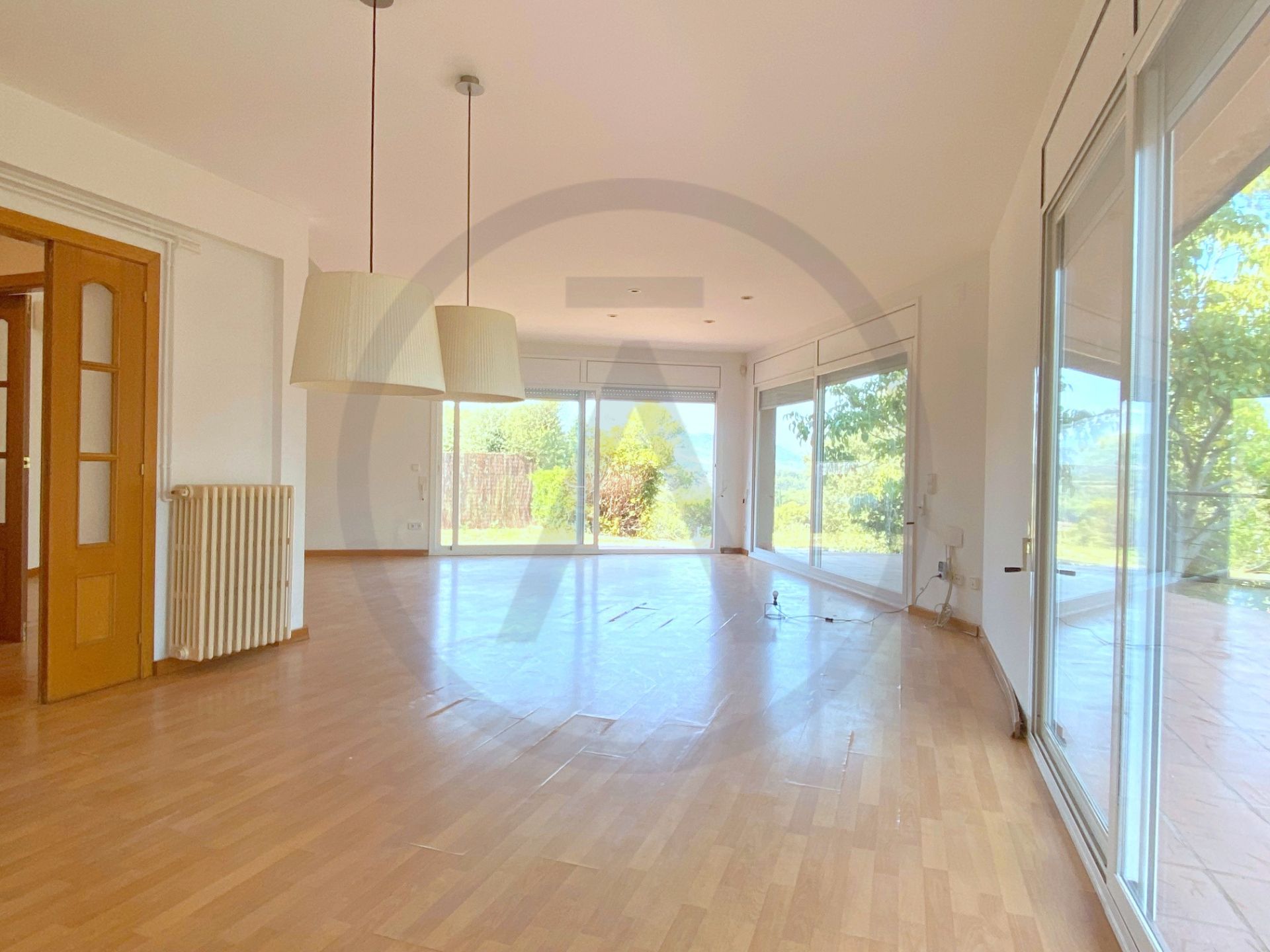 Sala d'estar de Casa o xalet en venda en Vacarisses amb Calefacció, Jardí privat i Parquet