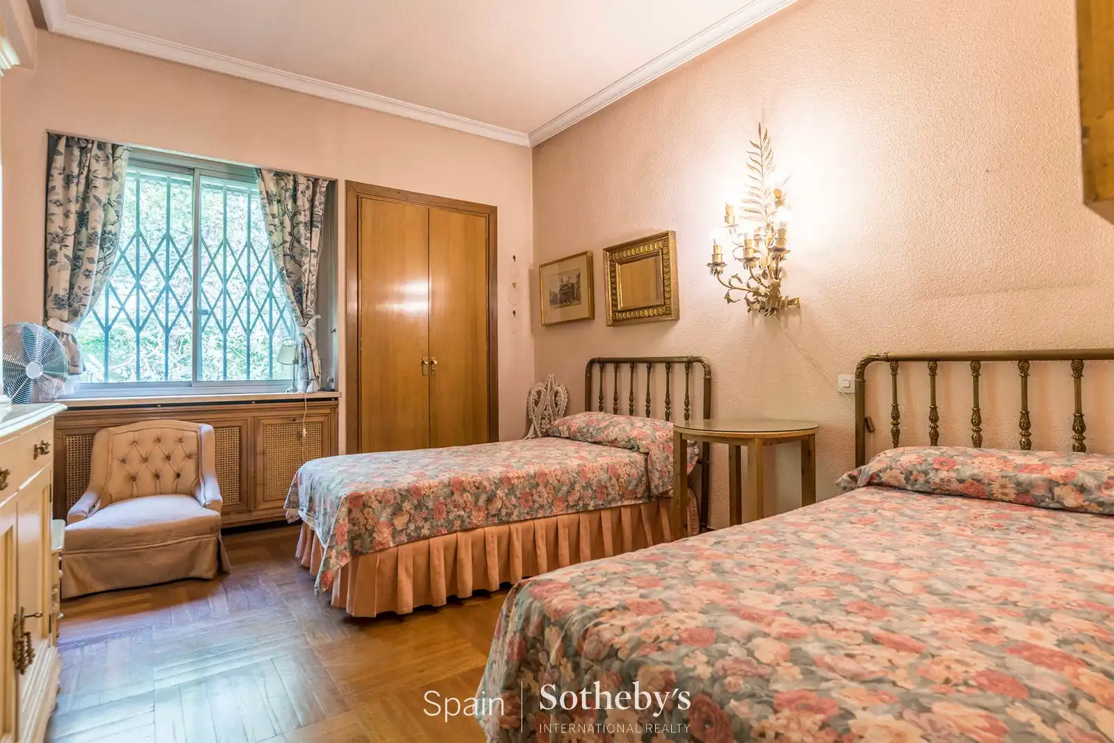 Habitación de Apartamento en venta en Madrid con Aire acondicionado, Calefacción y Jardín privado