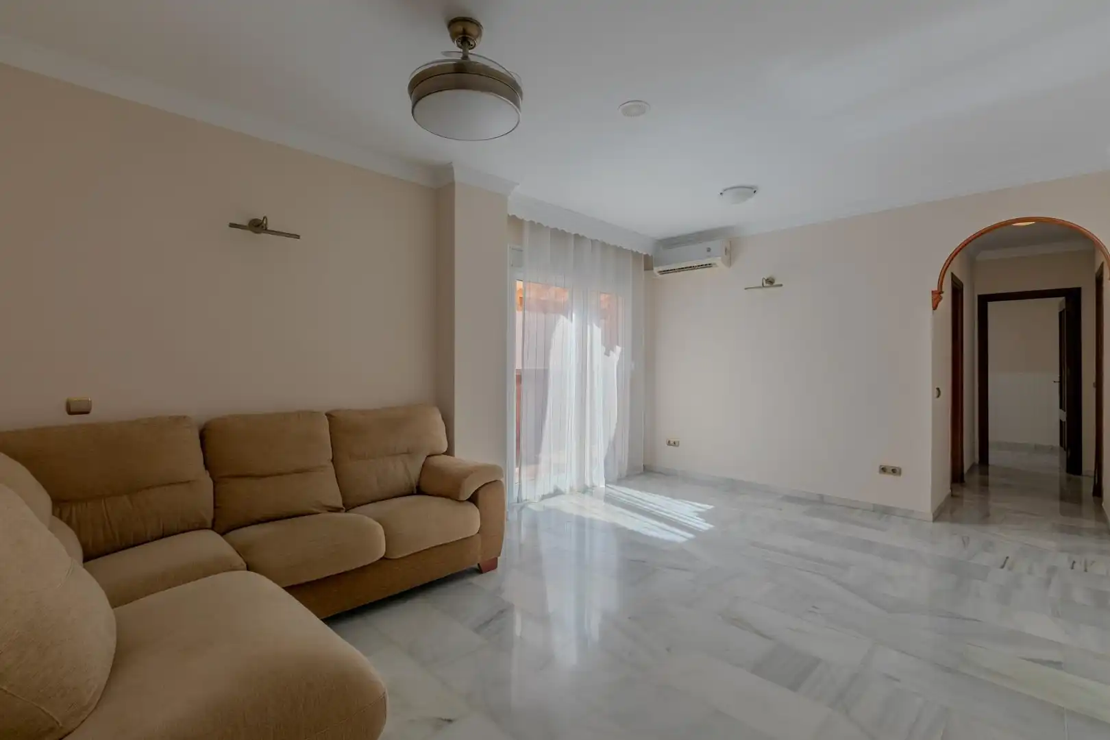 Sala d'estar de Apartament de lloguer en Fuengirola amb Terrassa