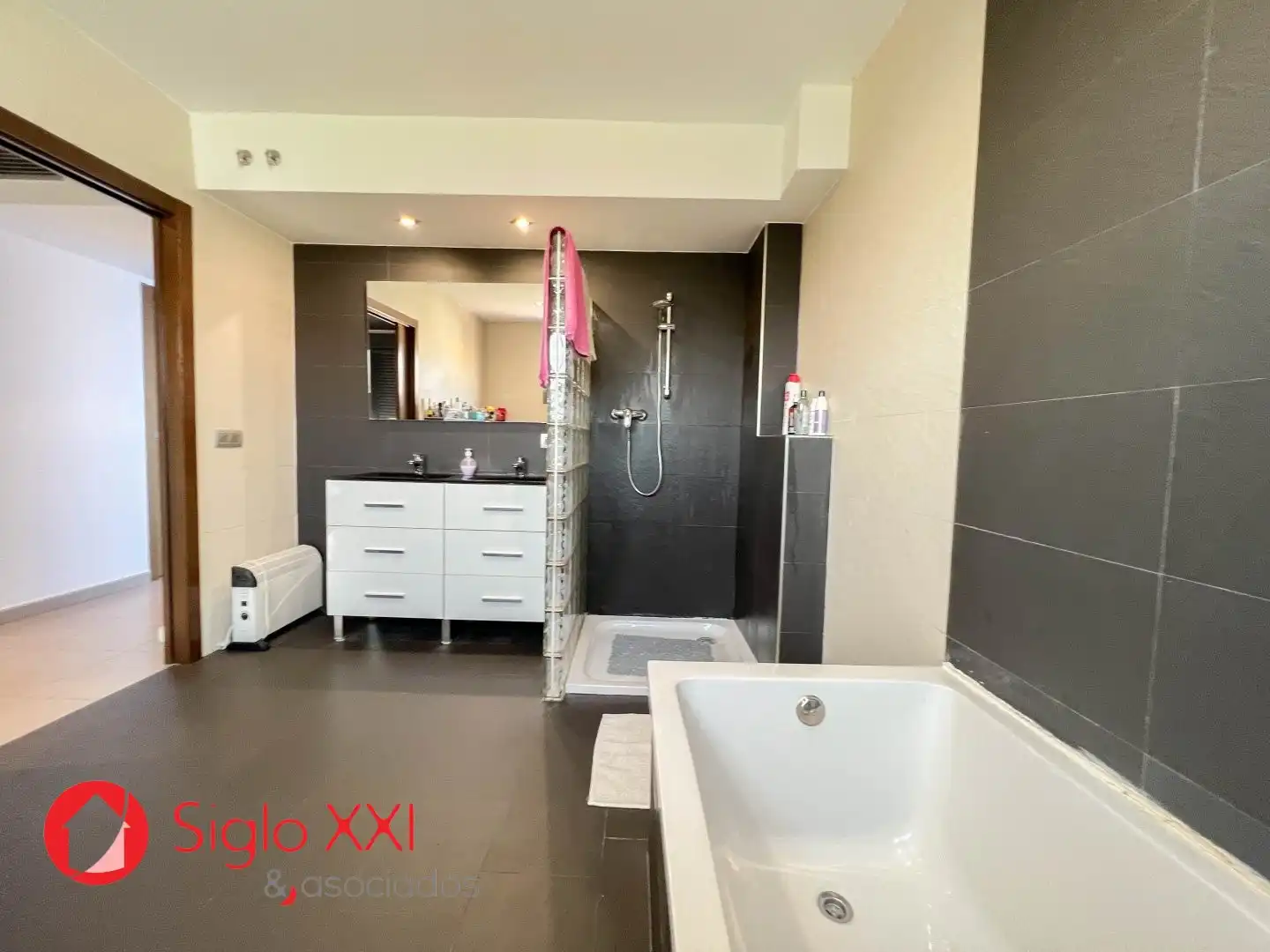 Bathroom of Houses for sale in Les Alqueries / Alquerías del Niño Perdido  with Private garden, Terrace and Balcony
