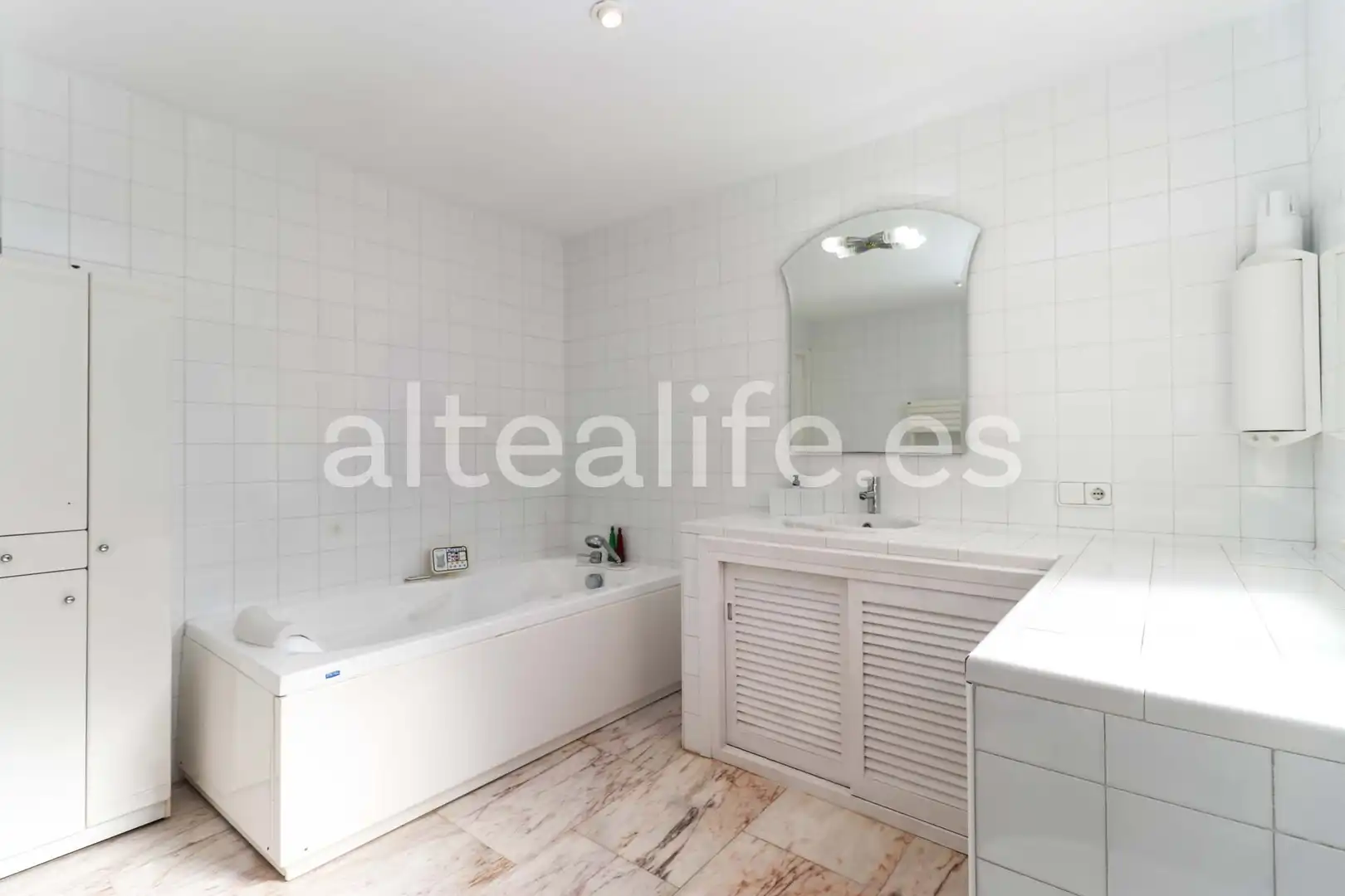 Bathroom of Houses for sale in L'Alfàs del Pi  with Air Conditioner, Heating and Private garden