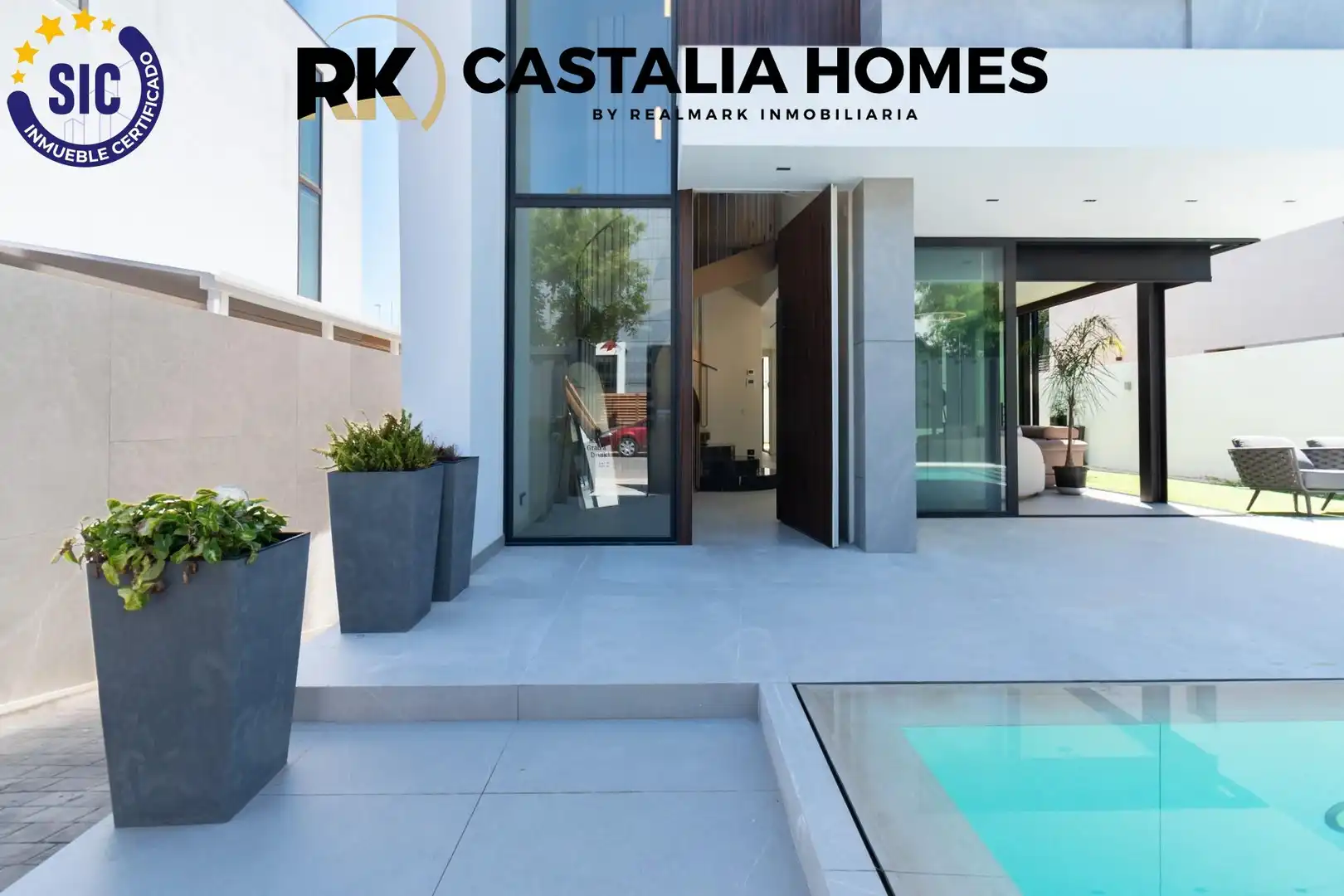 Vista exterior de Casa o xalet en venda en Castellón de la Plana / Castelló de la Plana amb Aire condicionat, Calefacció i Jardí privat