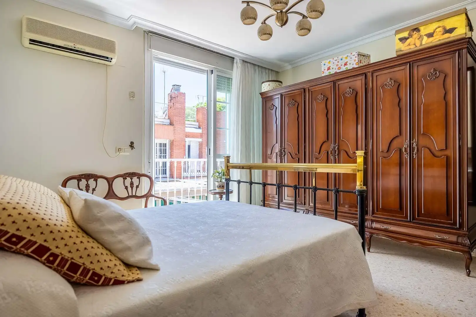 Habitación de Casa o chalet en venta en Sevilla con Aire acondicionado, Calefacción y Jardín privado
