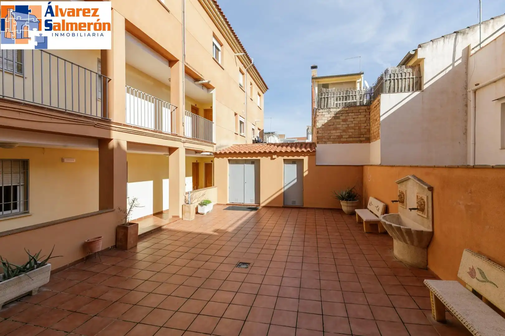 Vista exterior de Piso en venta en Armilla con Calefacción, Amueblado y Balcón