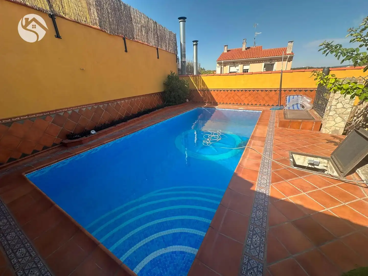 Piscina de Casa adosada en venda en Arcas del Villar amb Calefacció, Jardí privat i Traster