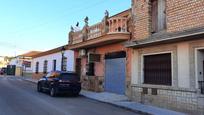 Vista exterior de Casa o xalet en venda en Guillena amb Terrassa