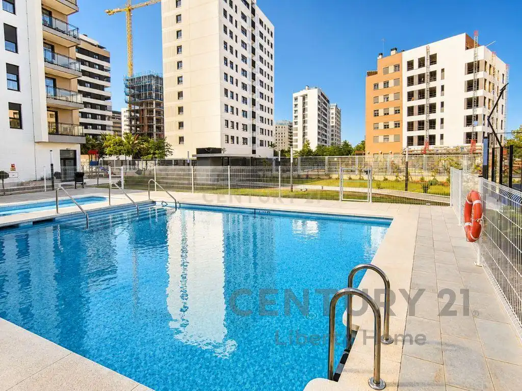 Piscina de Apartament de lloguer en Valencia amb Aire condicionat, Jardí privat i Forn