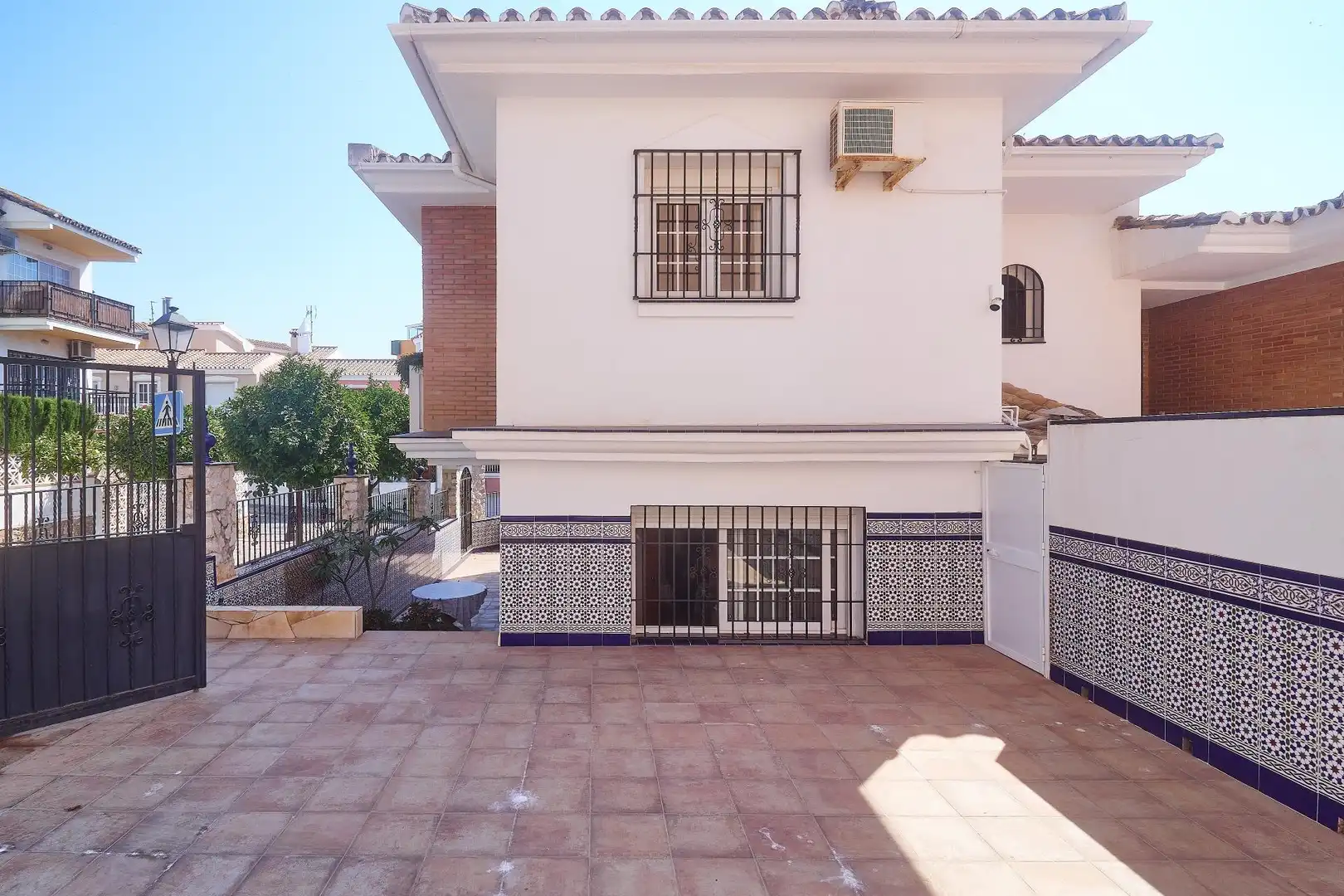 Vista exterior de Casa o xalet en venda en Fuengirola amb Aire condicionat, Calefacció i Terrassa