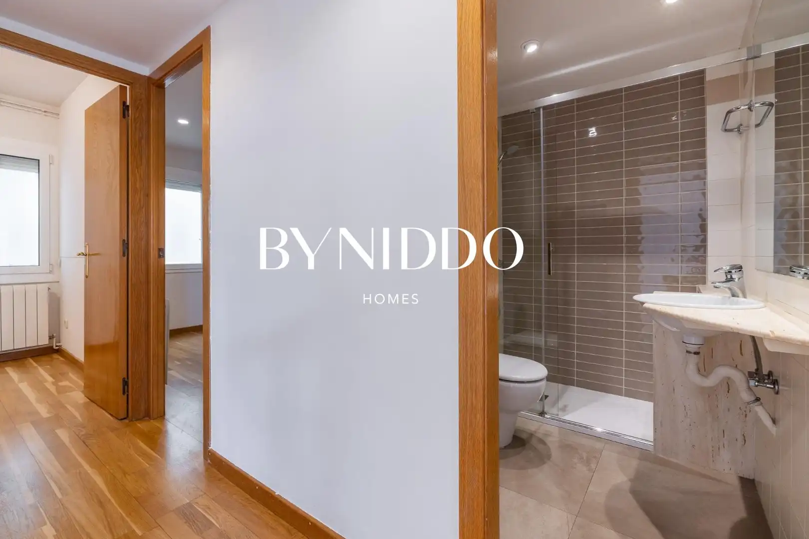 Bathroom of Flat for sale in Sant Cugat del Vallès  with Air Conditioner, Heating and Parquet flooring