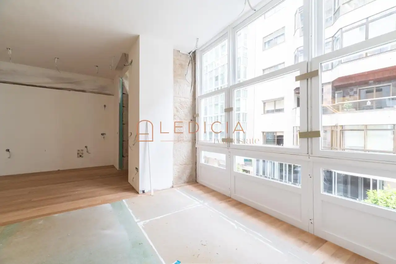 Bedroom of Flat for sale in Vigo   with Heating, Terrace and Furnished