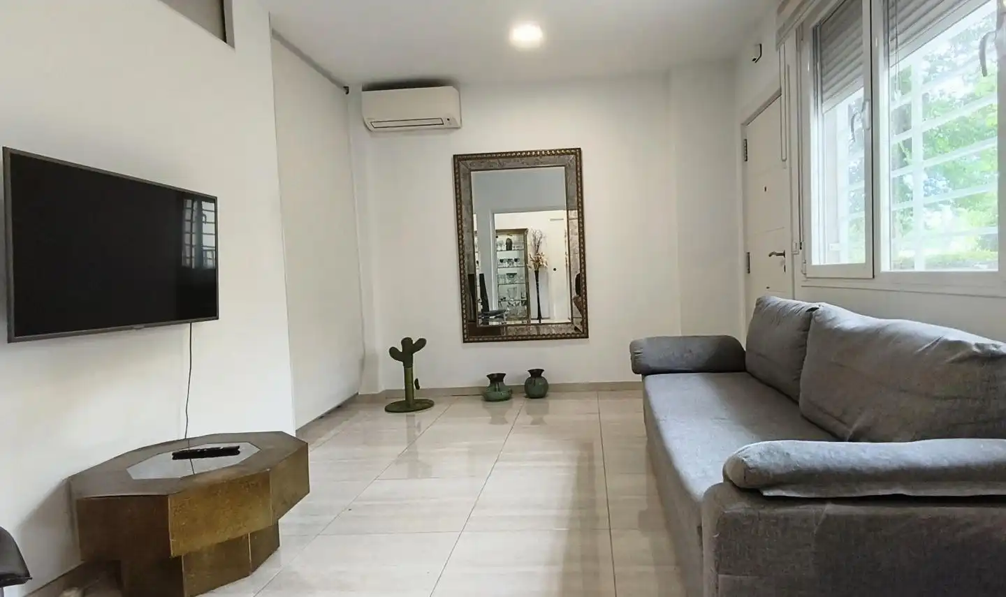 Sala de estar de Planta baja en venta en Madrid con Aire acondicionado y Amueblado