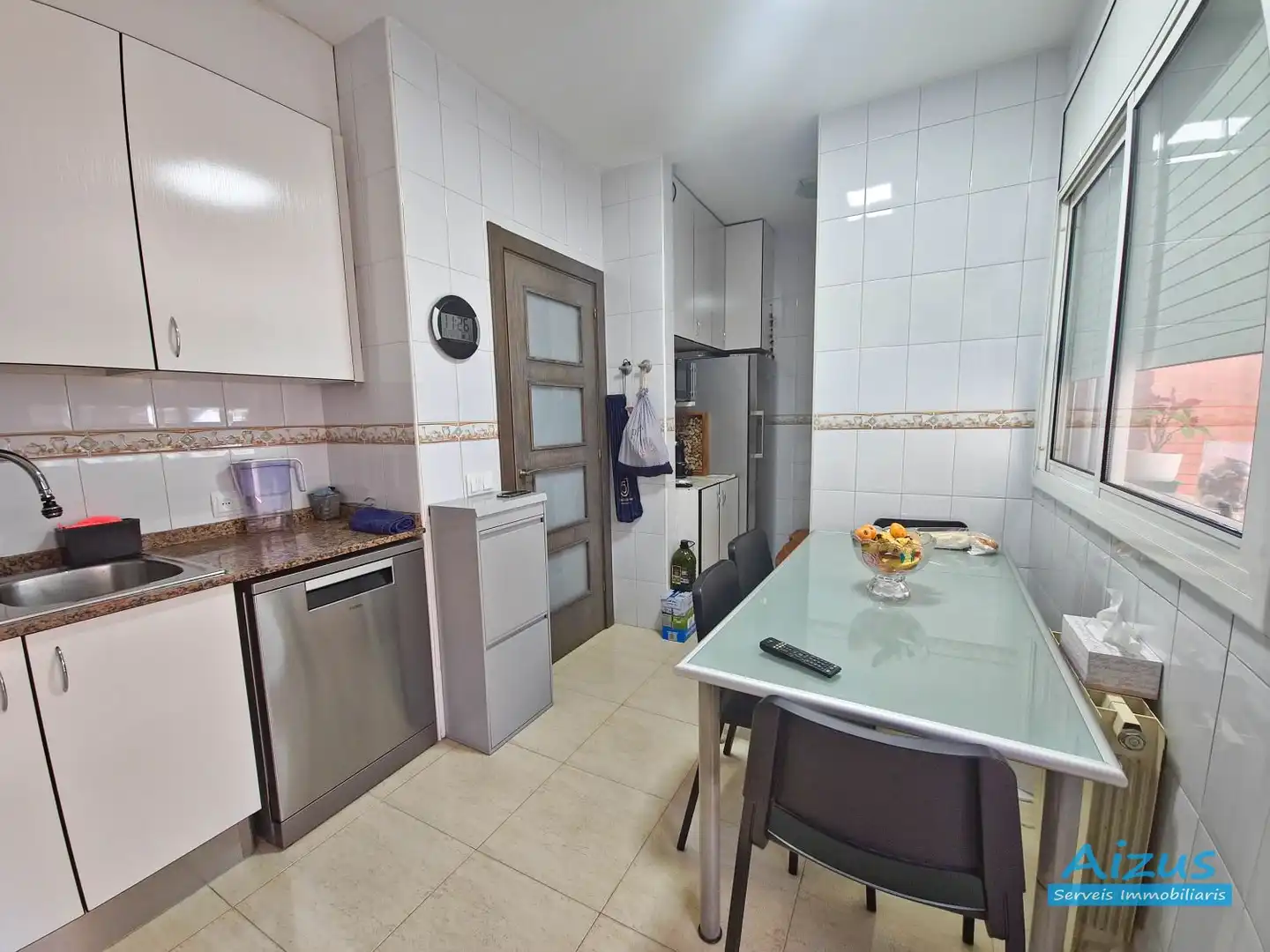 Cocina de Casa adosada en venta en Santa Perpètua de Mogoda con Aire acondicionado, Calefacción y Terraza