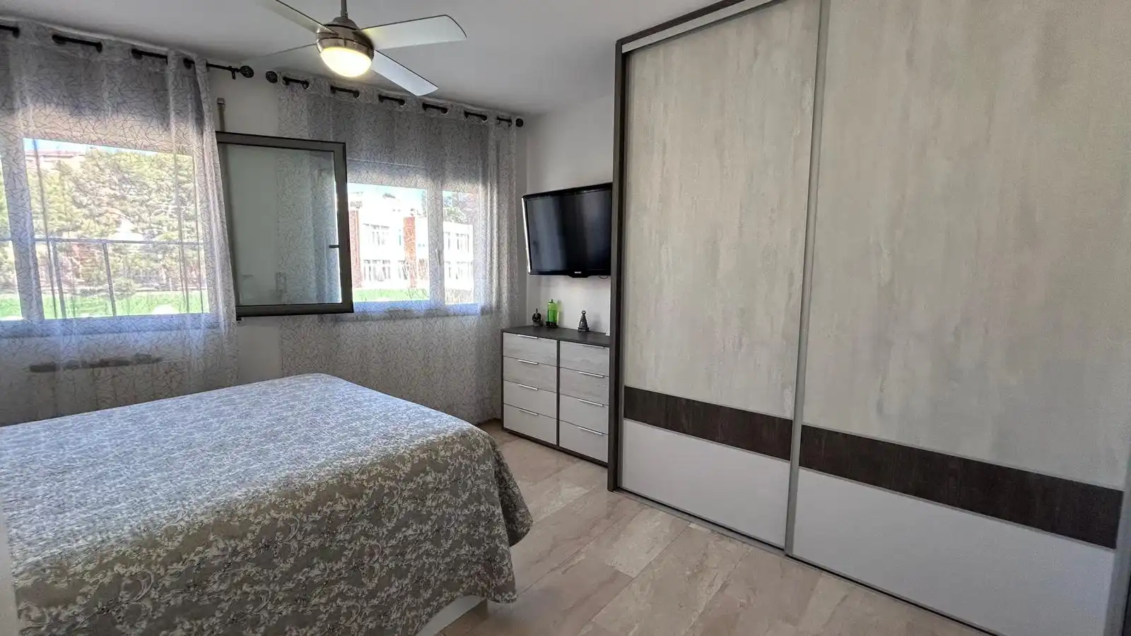 Habitación de Planta baja en venta en Sant Boi de Llobregat con Trastero y Piscina