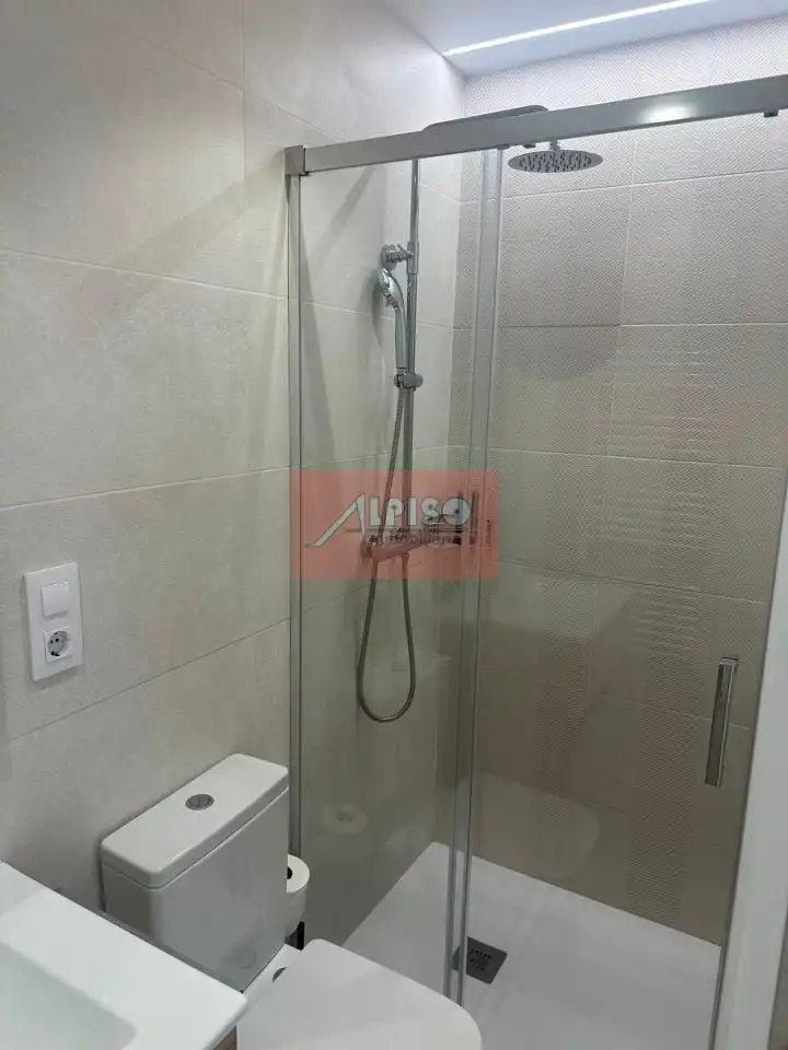Badezimmer von Wohnungen zum Verkauf in Ourense Capital  mit Klimaanlage, Heizung und Terrasse