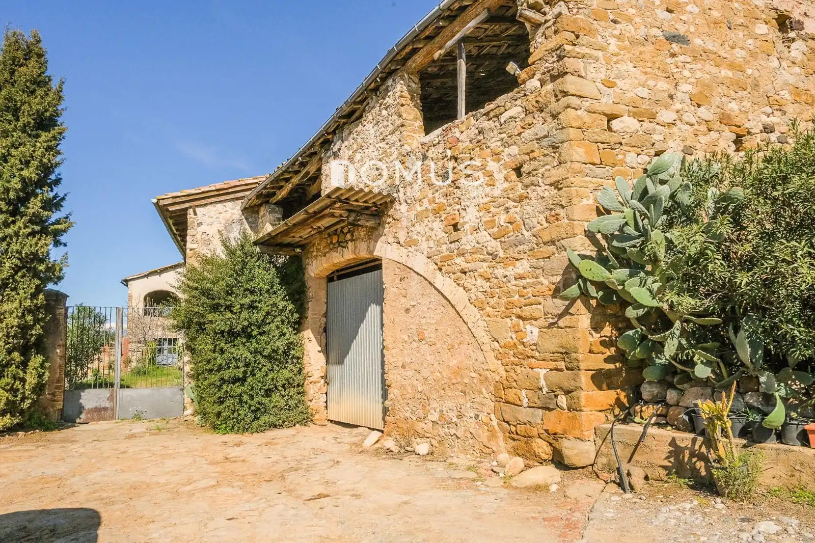 Exterior view of Country homes for sale in Besalú  with Private garden