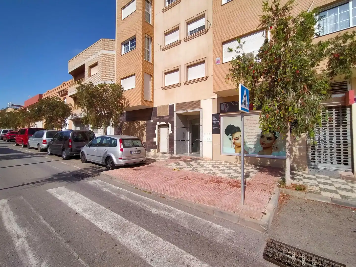 Vista exterior de Local en venta en Roquetas de Mar