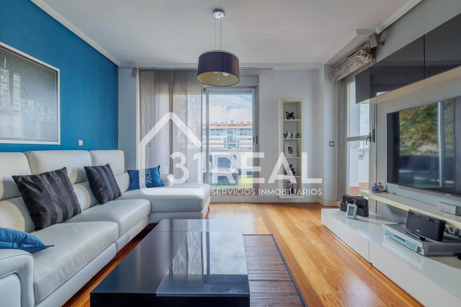 Sala d'estar de Àtic en venda en  Madrid Capital amb Aire condicionat, Calefacció i Jardí privat