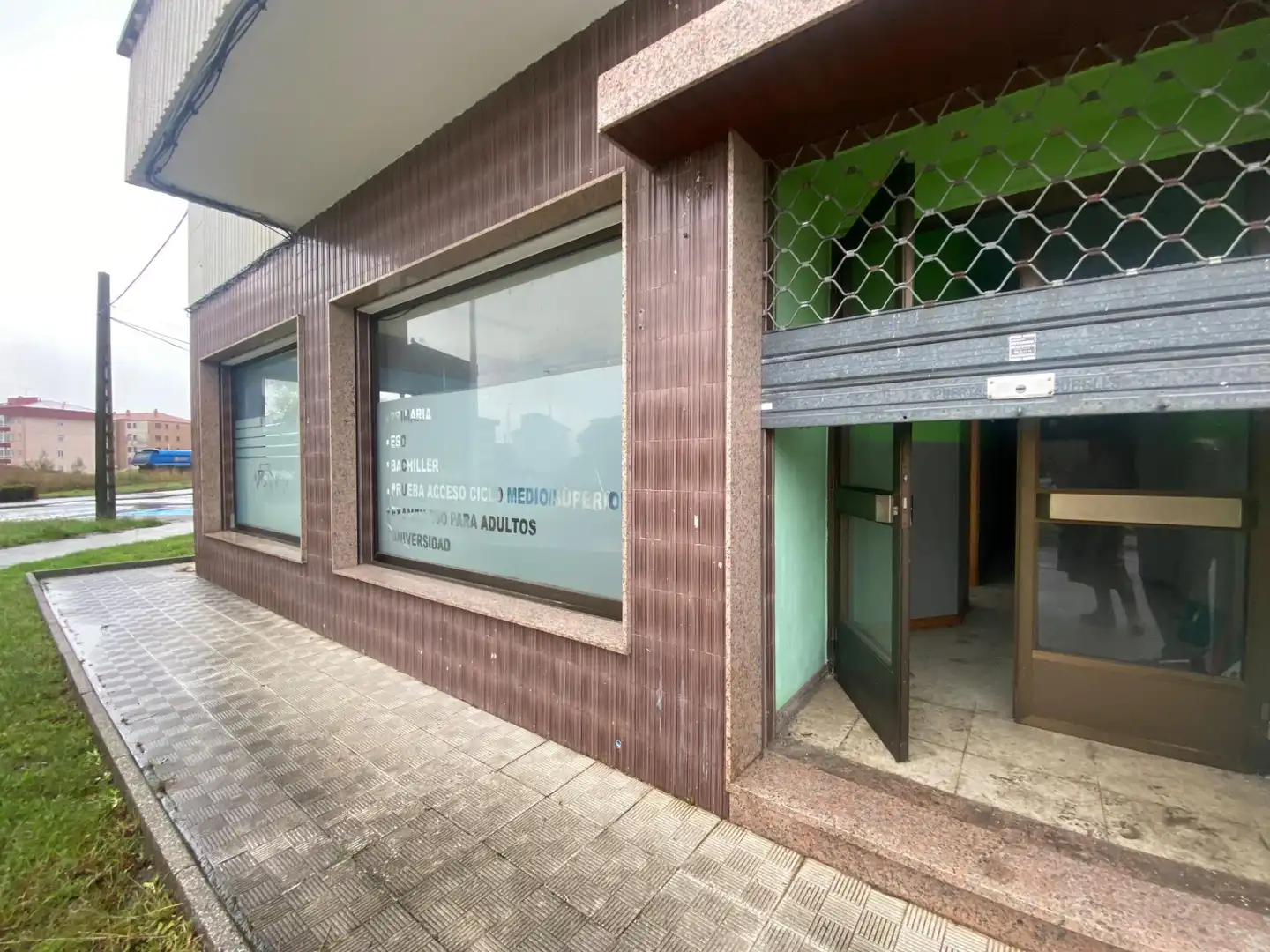 Vista exterior de Local en venta en Pontevedra Capital 