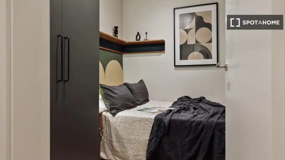 Dormitori de Apartament per a compartir en Barcelona amb Aire condicionat, Terrassa i Moblat