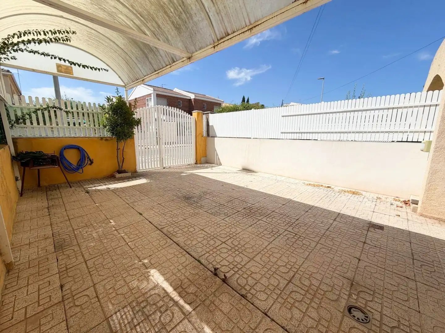 Vista exterior de Casa o xalet en venda en Los Alcázares amb Aire condicionat, Terrassa i Moblat