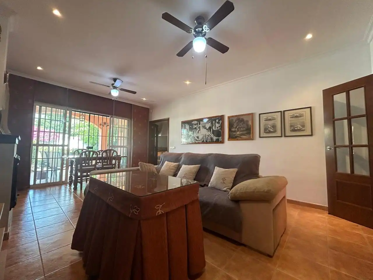 Sala de estar de Casa o chalet en venta en Alcalá de Guadaira con Aire acondicionado, Jardín privado y Terraza