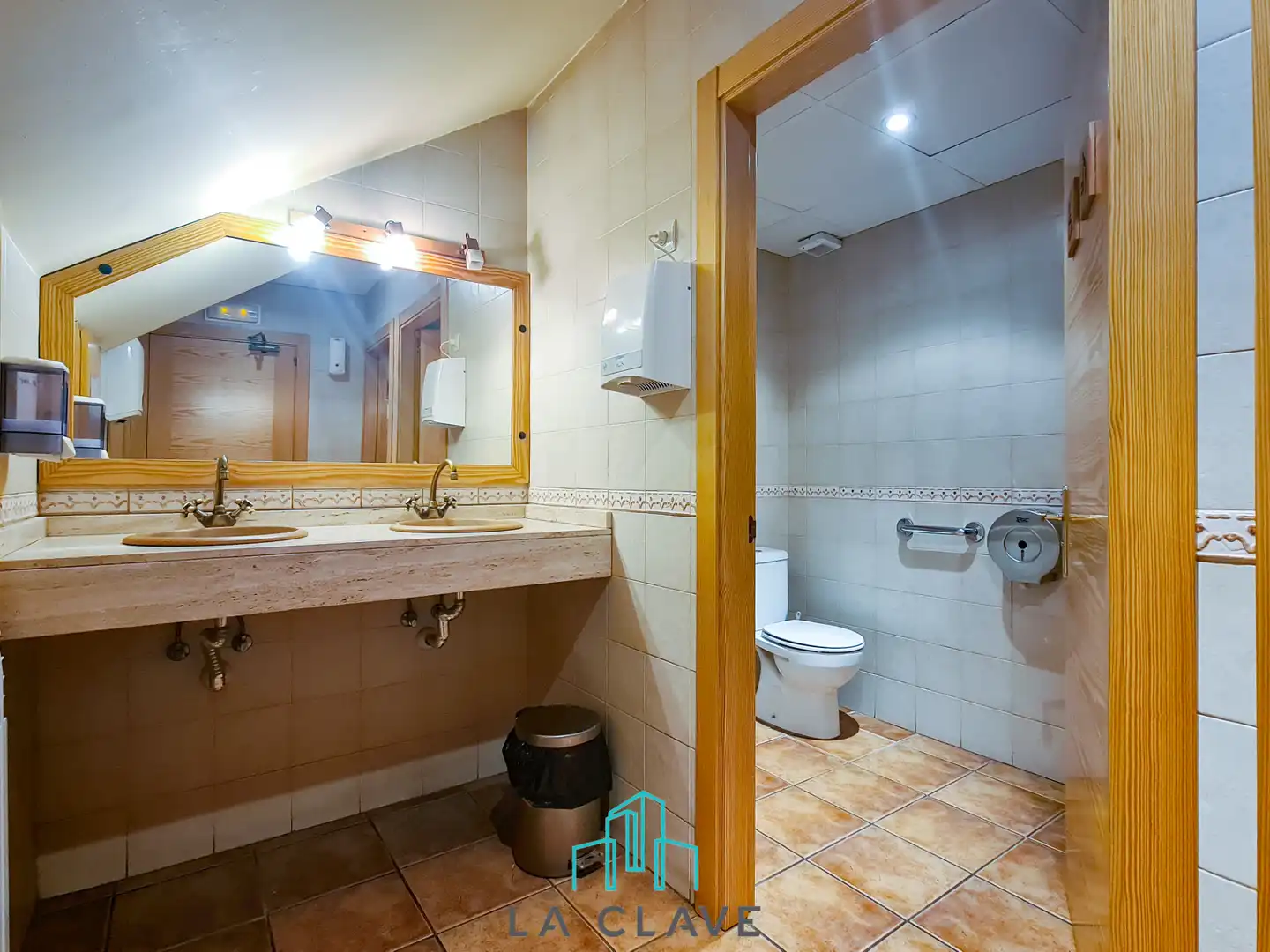 Badezimmer von Gebäude zum Verkauf in Planoles