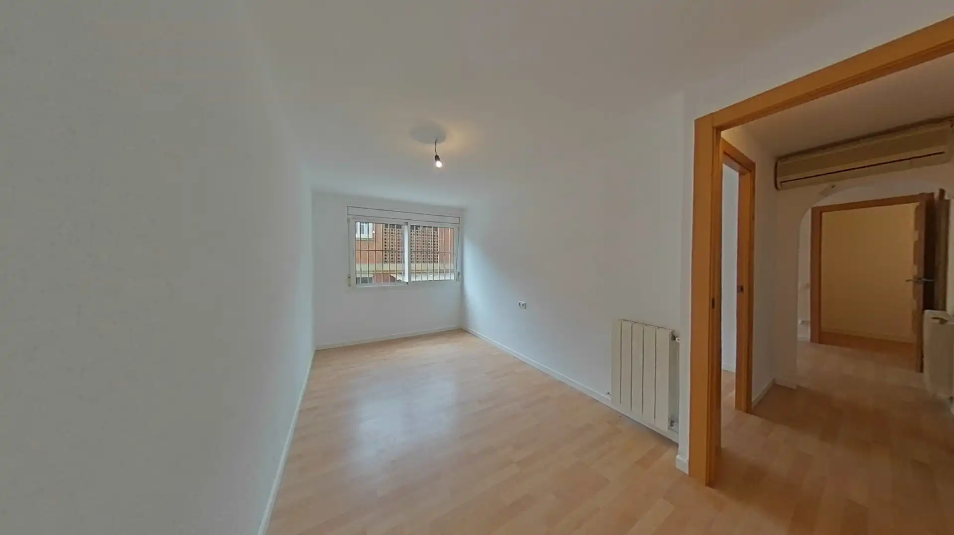 Bedroom of Flat for sale in L'Hospitalet de Llobregat  with Air Conditioner and Heating