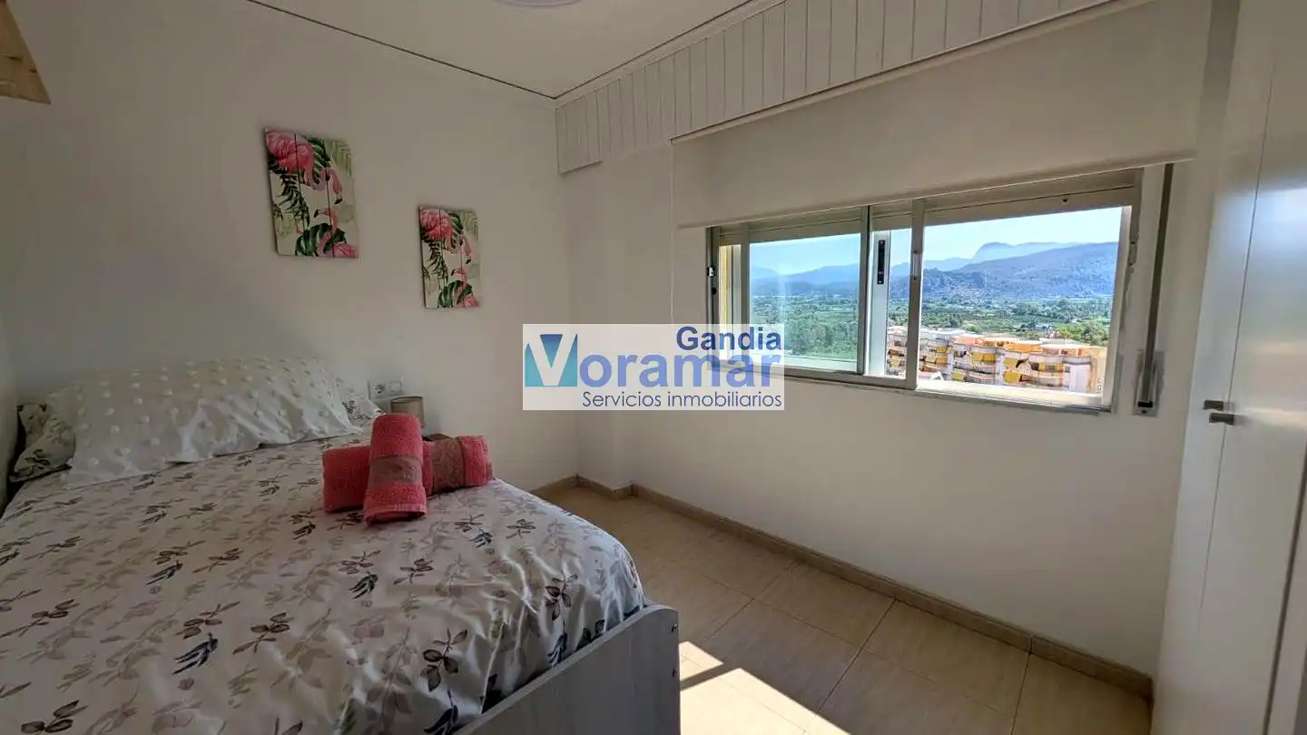 Habitación de Apartamento de alquiler en Gandia con Aire acondicionado y Amueblado