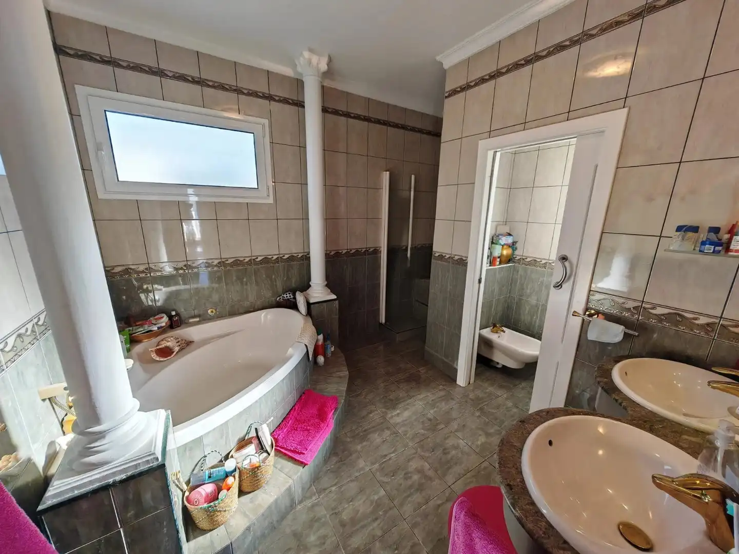 Bathroom of Houses for sale in Moraira