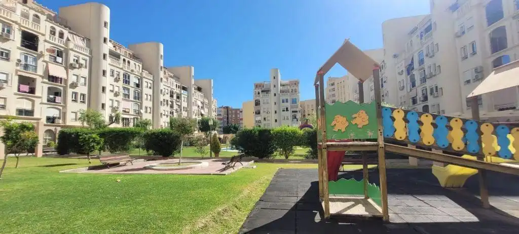 Vista exterior de Pis en venda en Torremolinos amb Aire condicionat, Terrassa i Traster