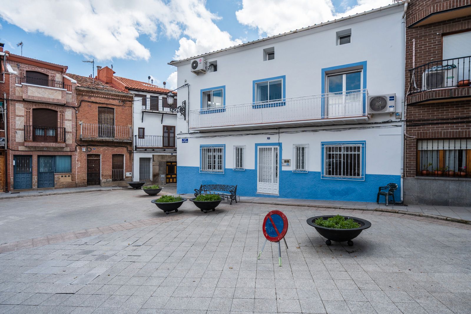 Vista exterior de Casa adosada en venda en El Tiemblo  amb Aire condicionat