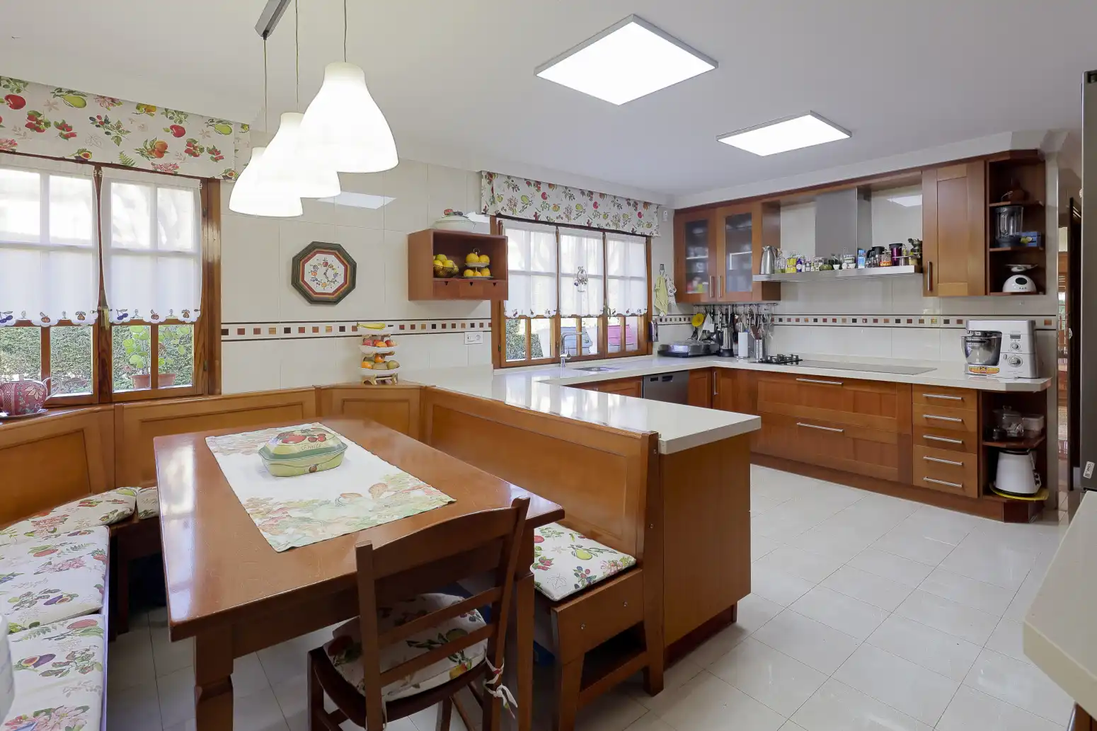 Cuina de Casa o xalet en venda en Gijón  amb Calefacció, Jardí privat i Parquet