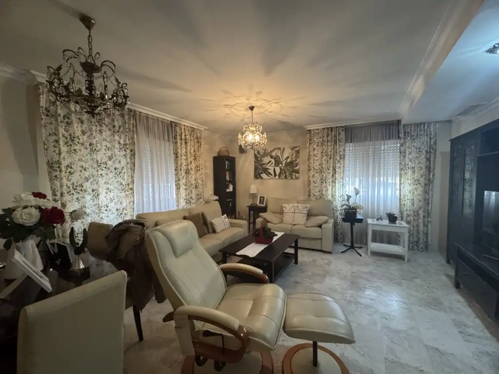 Wohnzimmer von Haus oder Chalet zum Verkauf in Algeciras mit Ofen und Waschmaschine