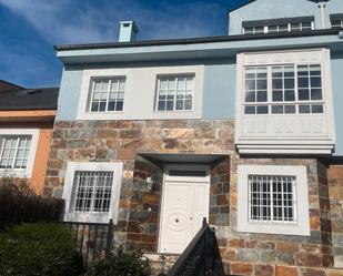 Vista exterior de Casa adosada en venda en Oleiros amb Calefacció, Parquet i Traster