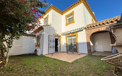 Vista exterior de Casa adosada en venda en Algeciras amb Jardí privat