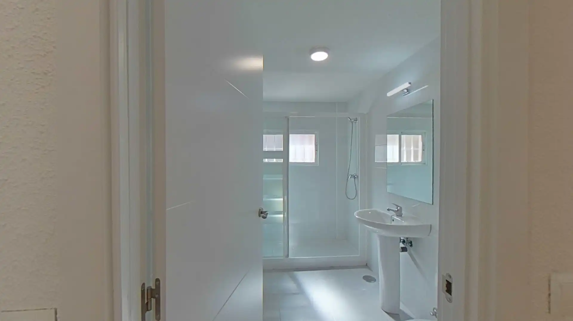 Bathroom of Flat for sale in Alcalá de Henares  with Heating, Oven and Washing machine