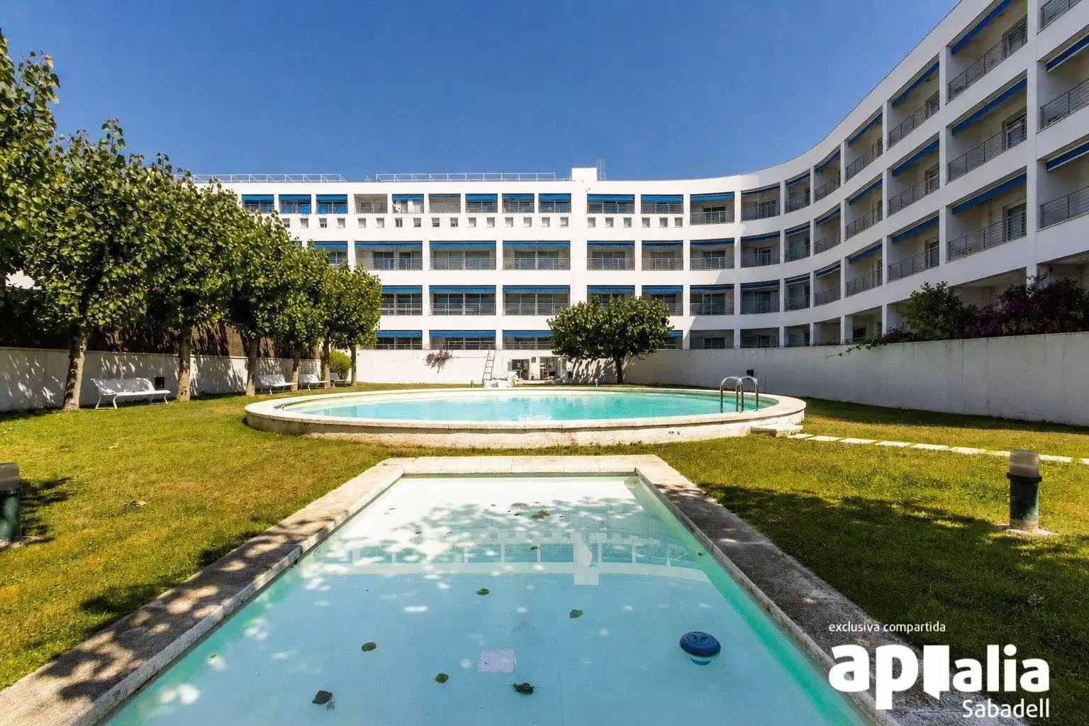 Vista exterior de Piso en venta en Sabadell con Aire acondicionado, Calefacción y Piscina comunitaria